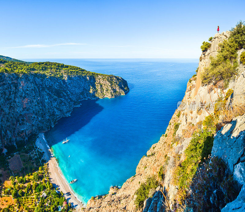 女人在顶端。来自Oludeniz的蝴蝶谷。Fethiye Mugla,土耳其。